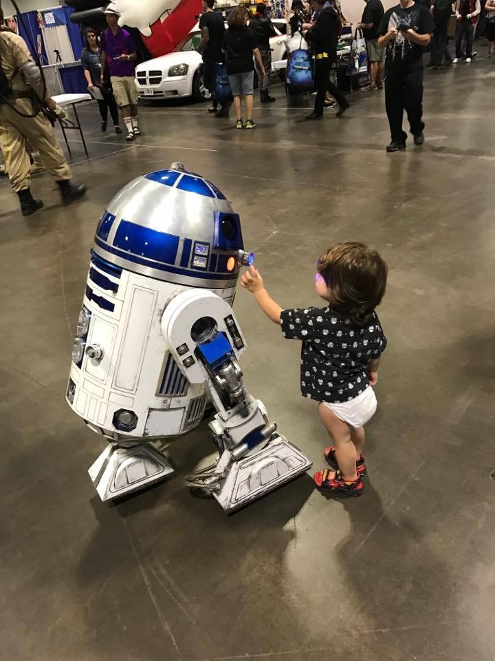 Jaxx found and LOVED R2D2 nd this Picture proves the Power R2 can have so