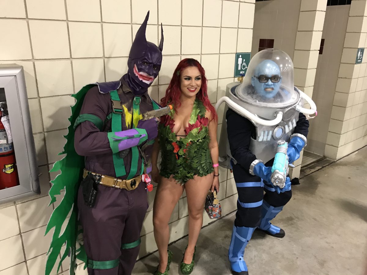 SUPER CosViews from Fort Lauderdale SUPERCON:  We Caught these Baddies on a Bathroom BREAK…even bad guys gotta go