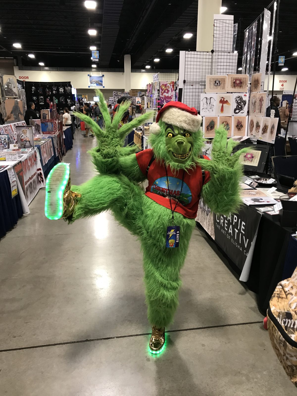 SUPER CosViews from Fort Lauderdale SUPERCON:  its the GRINCH OF CONS