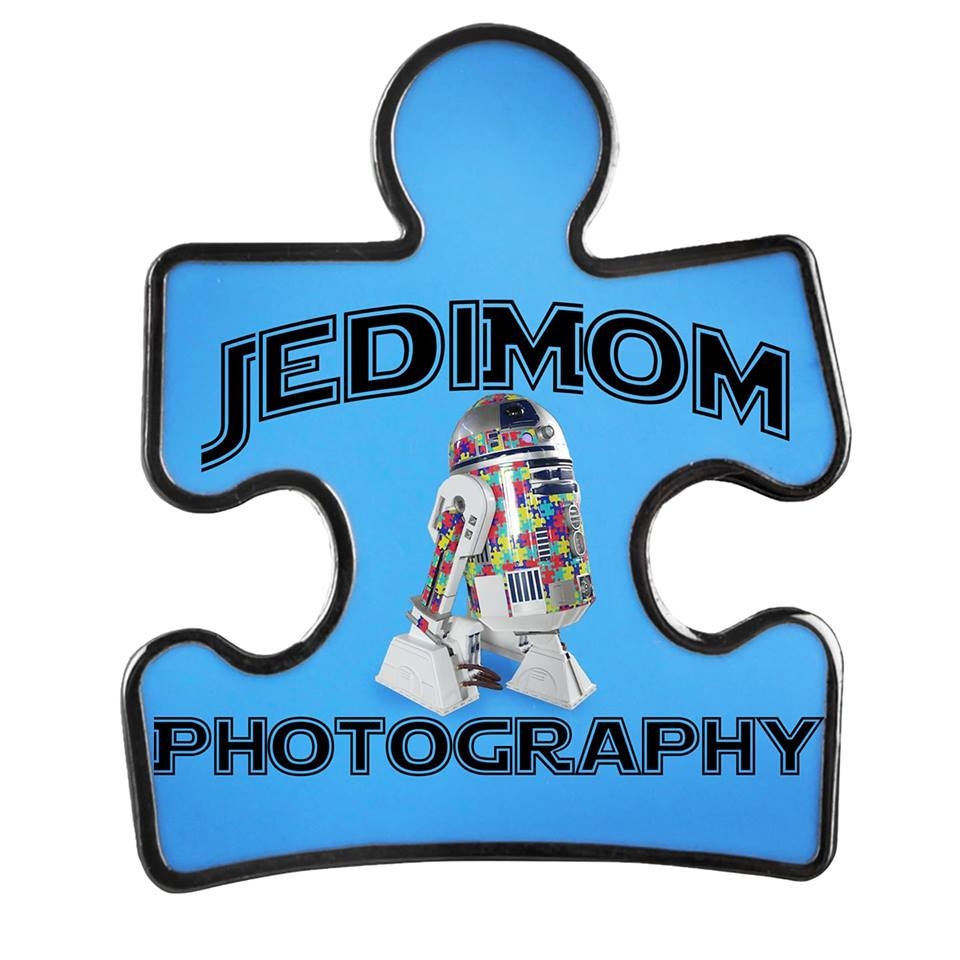 The JEDI Mom gets a SPECTACULAR WaterMark for DRAGON CON Captures